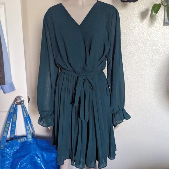 Green Dress - Picture 1 of 14